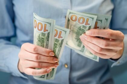 El riesgo país argentino subió a 697 puntos en una jornada de cautela global