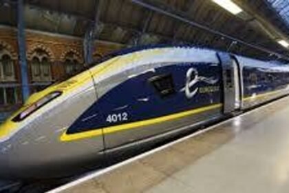 Choque de un minibús contra un tren en el Eurotúnel deja 19 heridos