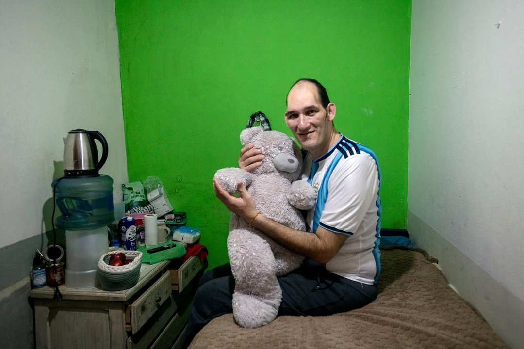 Sergio Gómez, el argentino de 2,28 metros que necesita ayuda médica