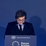 Milei vinculó el riesgo país argentino al contexto global en un foro en Madrid