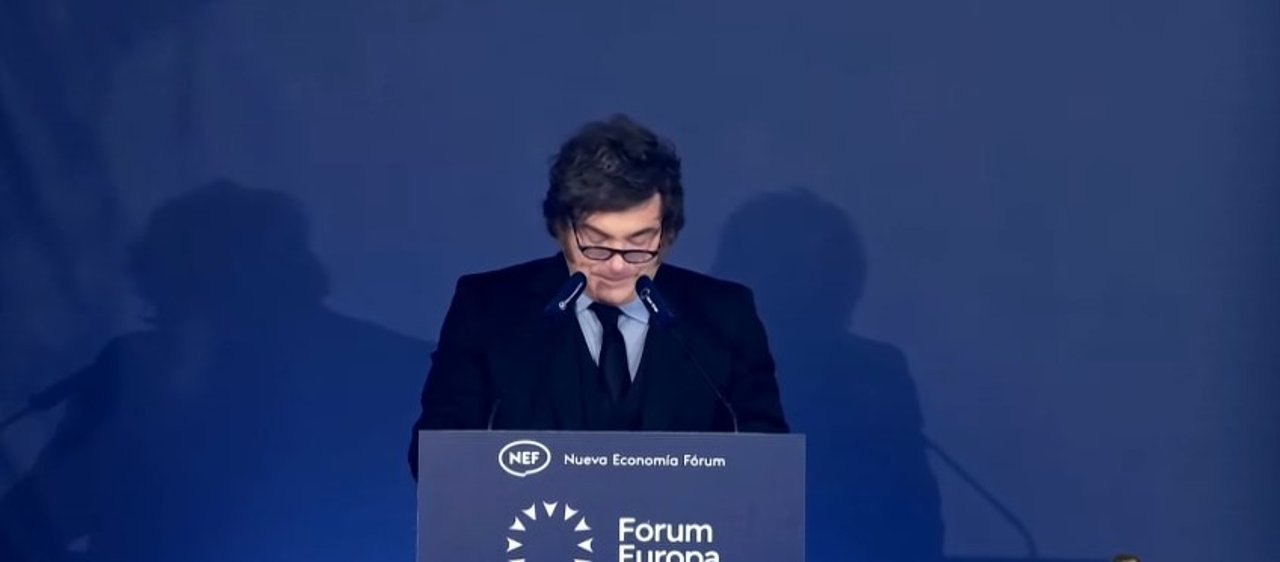 Milei vinculó el riesgo país argentino al contexto global en un foro en Madrid