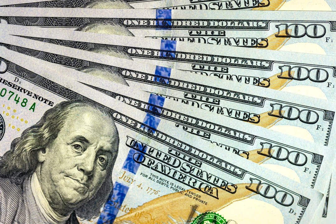 Bonos argentinos rebotan y el riesgo país baja a 657 puntos en la rueda