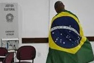 Brasil: Flávio Bolsonaro aventaja por un punto a Lula antes del balotaje