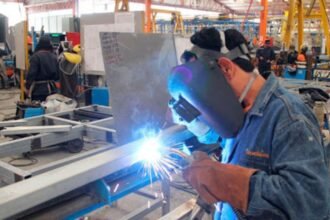 La actividad económica cayó 1,7% interanual en agosto, su mayor retroceso del año